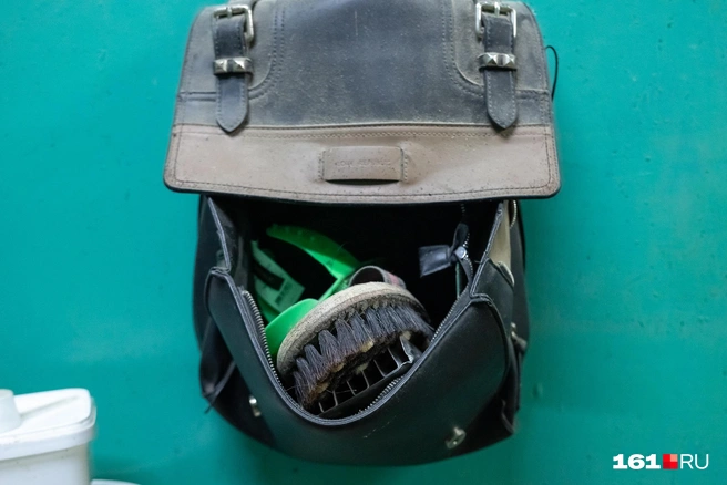 Это средства для ухода за лошадьми | Источник: Евгений Вдовин / 161.RU