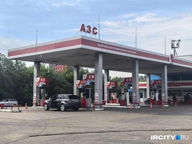 В БРК рассказали, на сколько хватит бензина на АЗС в Иркутске. Сегодня его начали продавать горожанам | Источник: Алёна Кашпарова / «ИрСити»