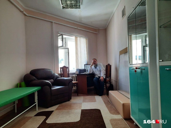 Глеб Поспелов рекомендует не искать у себя признаки гениальности при наличии симптомов психических заболеваний, а идти лечиться к доктору | Источник: Виктория Федорова / 164.RU