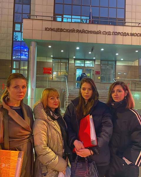 Фото №1 - Жена хоккеиста Зайцева Маргарита Готовцева объяснила, почему до сих пор не может забрать дочерей