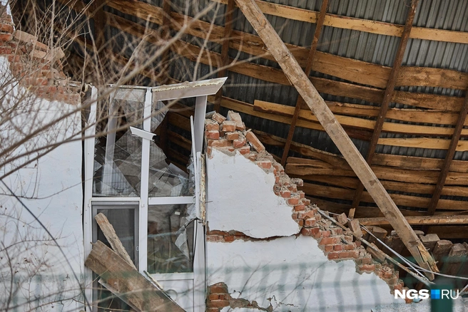 Обрушенные конструкции выглядят жутко | Источник: Александр Ощепков / NGS.RU