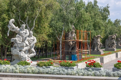 На Мамаевом кургане отреставрировали скульптуру солдата с гидрой