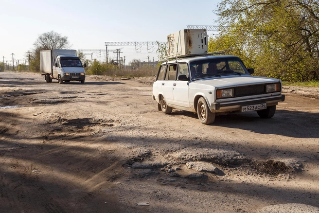 По качеству дорог Волгоградская область оказалась на предпоследнем месте | Источник: Константин Завриков / V1.RU