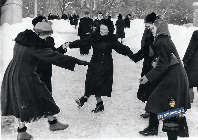 В сквере им. Ворошилова (сейчас имени Жукова), зима 1956 года | Источник: myekaterinodar.ru