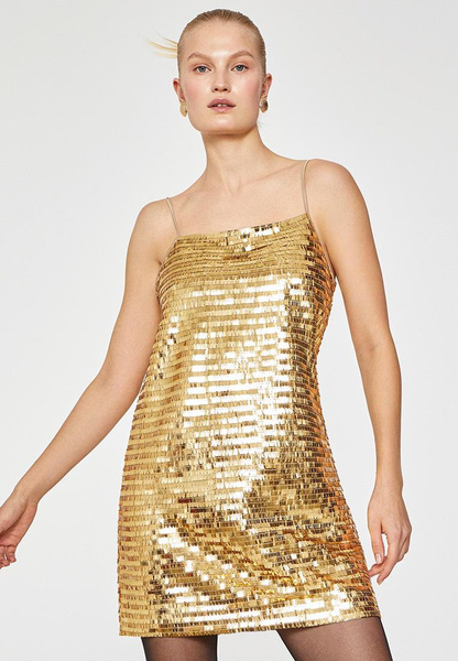 Сверкающее платье золотого цвета