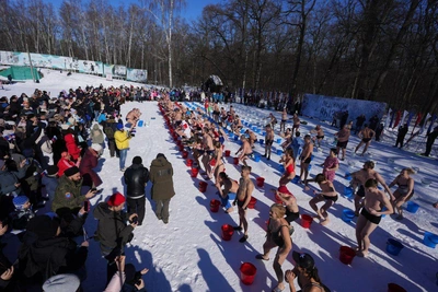 Воронежские министры приняли ледяной вызов на Масленицу