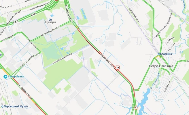 Легковая всмятку: ДТП с фурами собирает пробку на Софийской и задерживает автобусы | Источник: скриншот/ «Яндекс Карты»