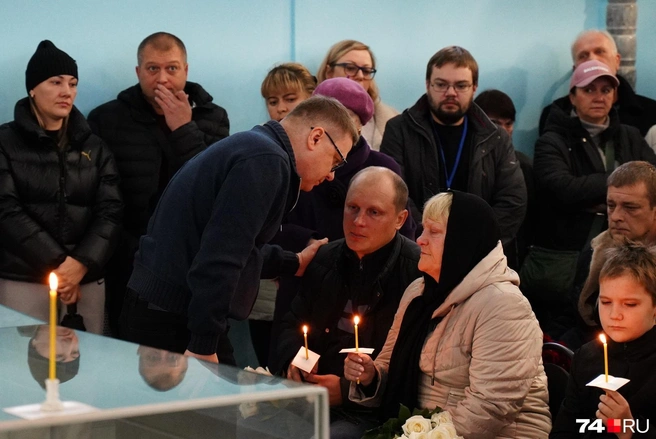 Глава региона приносит соболезнования брату и маме Елены | Источник: Михаил Шилкин / 74.RU