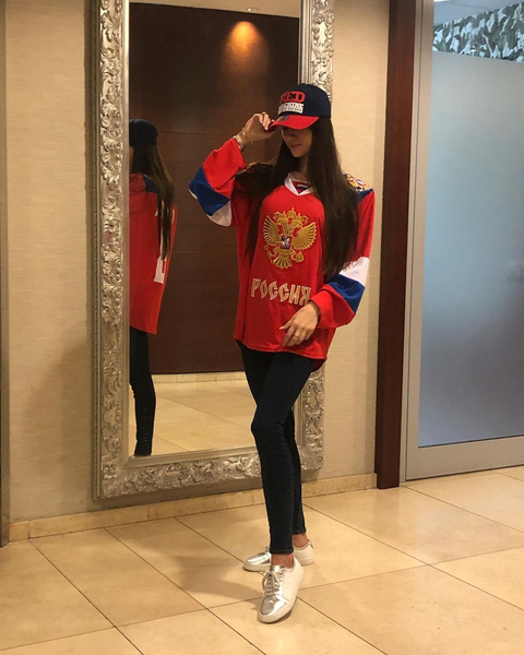 «Нужно всех облить грязью»: жена Александра Овечкина поддержала сборную по хоккею после поражения