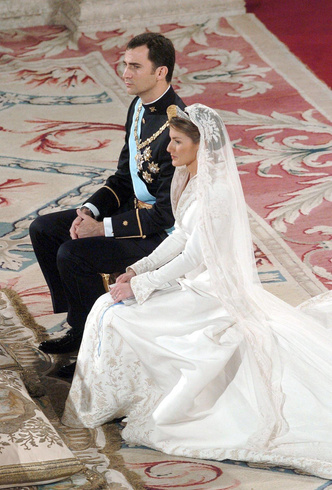 Выход на миллион: как выглядело свадебное платье королевы Летиции — оно дороже, чем у Кейт