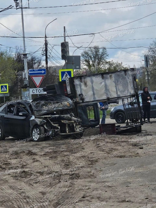 Фото с места аварии выложили в интернет очевидцы | Источник: «Мой и твой Воронеж» / t.me