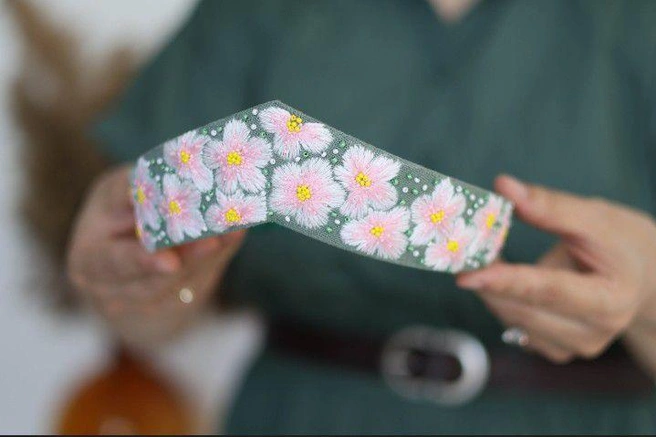 Этот кокошник называется «Яблоневый цвет», он подойдет и для повседневной одежды | Источник: Татьяна Садовничая