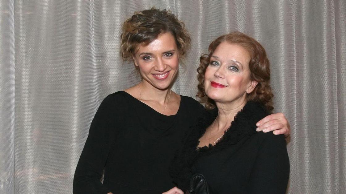 Ксения Алферова трогательно поздравила маму с 75-летием: &laquo;Спасибо, что ты всегда рядом&raquo;