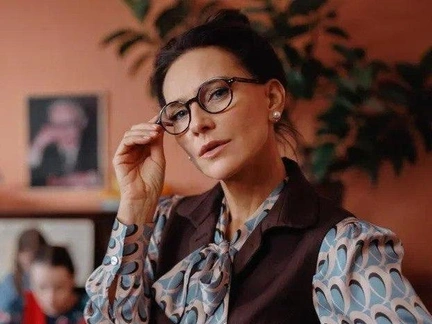 «Варюша у нас серьезная»: Елена Север о радостях бабушки и характере внучки