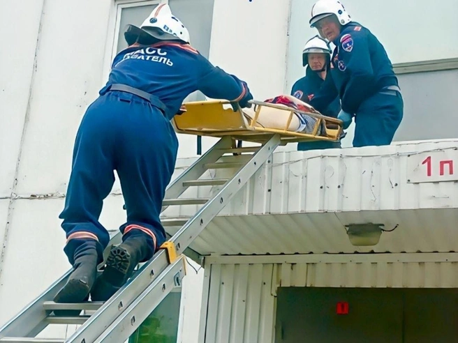 Женщина погибла мгновенно от травм, полученных при падении | Источник: Спасатели МАСС / Telegram