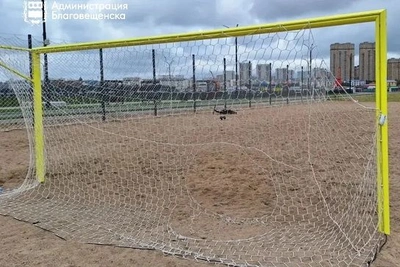 Футбольную сетку повредили на новой спортплощадке в Благовещенске