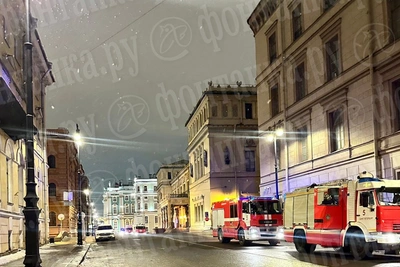 Ночью у Эрмитажа собрались пожарные из-за ложного вызова