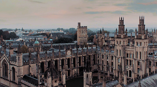 Тест: В какой волшебной школе из вселенной «Гарри Поттера» ты бы училась?