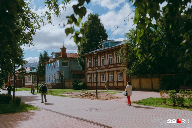 Погода позволяет совершать спокойные и приятные прогулки | Источник: Иван Митюшёв / 29.RU