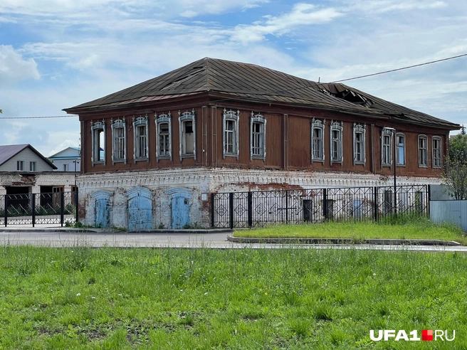 Крыша обвалилась | Источник: Андрей Бирюков / UFA1.RU