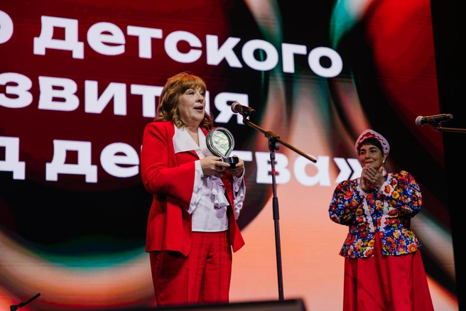 Как признается Елена, для нее — это первая такая награда | Источник: Ксения Зимина