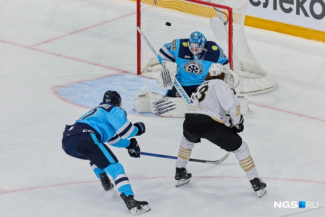 Счет стал 2:1 в пользу «Сибири» | Источник: Александр Ощепков / NGS.RU