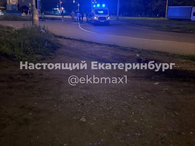 Потасовка произошла на глазах у прохожих | Источник: Паблик «Настоящий Екатеринбург»