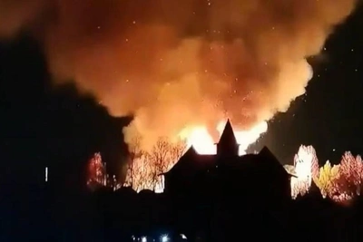 Трактир «Белая Сова» загорелся в туристическом комплексе «Абалак»