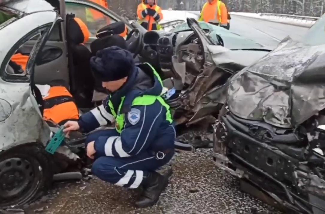 В ДТП под Добрянкой погибли два человека, еще пятеро пострадали