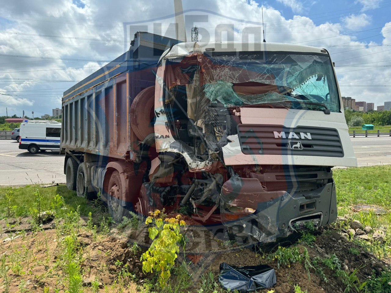 Грузовик протаранил 18 автомобилей на СВХ в районе улицы Дмитриевского в  Москве, у него отказали тормоза, фото, видео, подробности ДТП - 18 июня  2024 - МСК1.ру