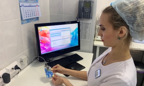 В поликлинику без полиса и паспорта: Пациентов в регистратуре узнают по Единой карте петербуржца