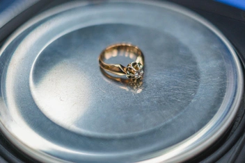 В ломбарде используют высокоточные весы | Источник: Тимофей Калмаков