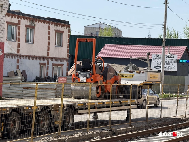 Количество строительной техники в городе зашкаливает. Где она была предыдущие два года? | Источник: Сергей Петунин / 164.RU