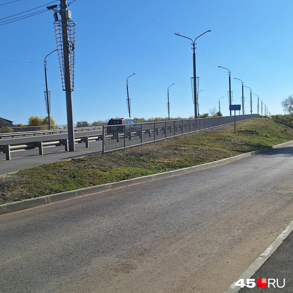 Вход на новую часть набережной справа от Бурово-Петровского моста | Источник: Александр Лисихин / 45.RU 