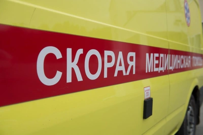 Girl found on entrance canopy in Kalininsky District