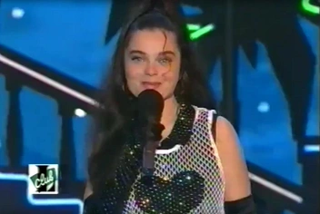 Выступление Наташи Королевой с песней «Палочка-выручалочка» в 1990-е | Источник: Alenavova Vova / VK