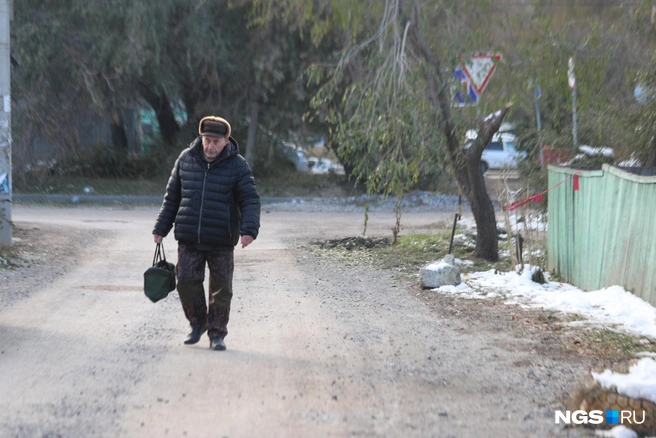 Жители улицы составили жалобы, которые планируют направить в разные инстанции | Источник: Андрей Бортко / NGS.RU