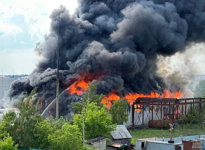 В Рыбном загорелся склад рядом с асфальтовым заводом | ya62.ru