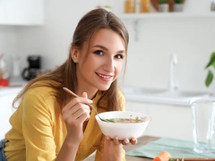 Нужно ли женщине есть суп каждый день? Мнение врача