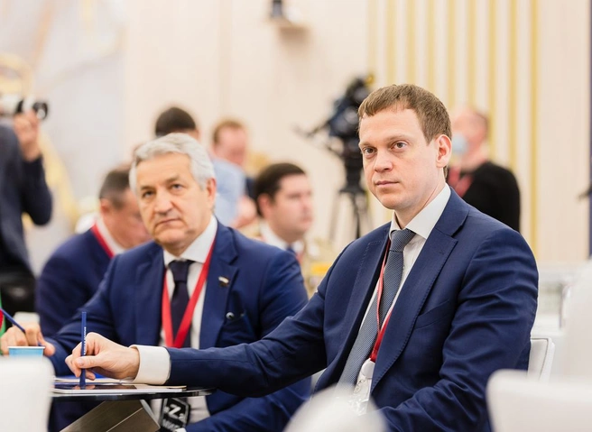 Малков принял участие в работе дискуссионной площадки партии «Единая Россия» | ya62.ru