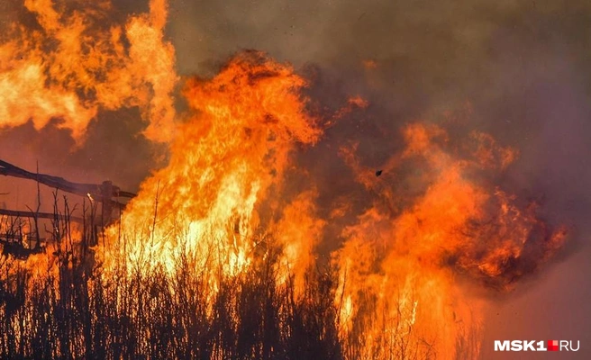 Пламя. | Источник: Артем Устюжанин / MSK1.RU