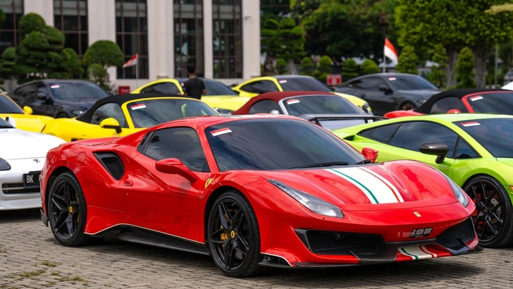 Выставка суперкаров | Источник: rojobronostudio/Shutterstock/Fotodom.ru