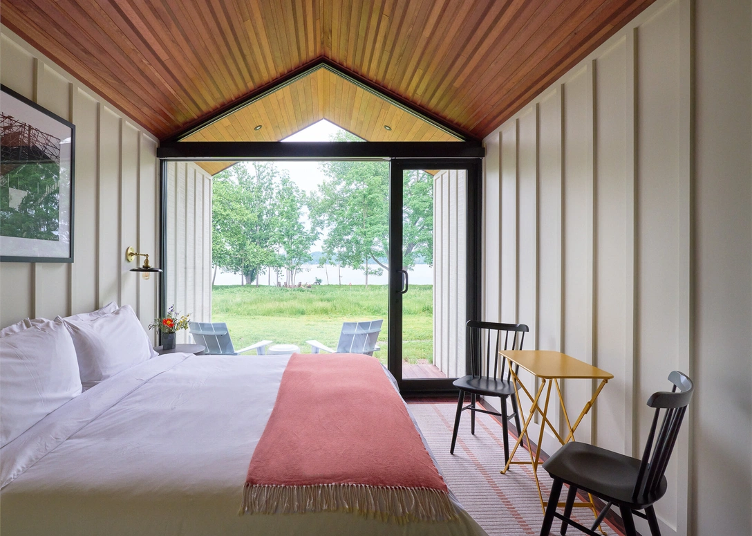 Интерьер домиков на территории отеля выполнен в стиле шейкеров. | Источник: AHEAD