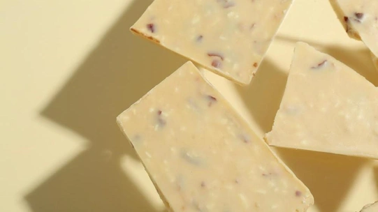 «Шокоголики, общий сбор!»: 8 бьюти-средств с чарующим ароматом какао-масла