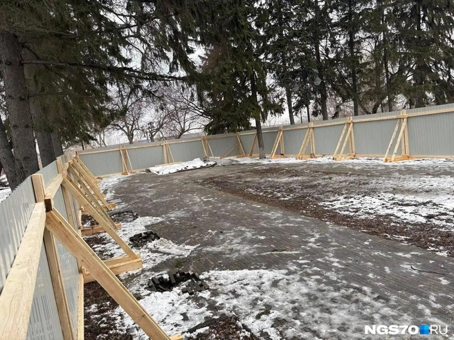 Ранее тут был Камень скорби и другие мемориалы | Источник: Маша Лобанова / NGS70.RU