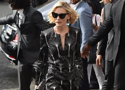 Кейт Бланшетт в Giorgio Armani Privé в Париже