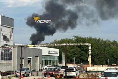 В Октябрьском районе Новосибирска вспыхнул жилой дом