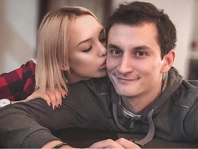 Развод Шурыгиной тоже не обошелся без скандалов: Андрей Шляпин обвинил супругу в измене с миллионером Денисом Ребровым | Источник: кадр из телешоу «На самом деле» (16+), Первый канал