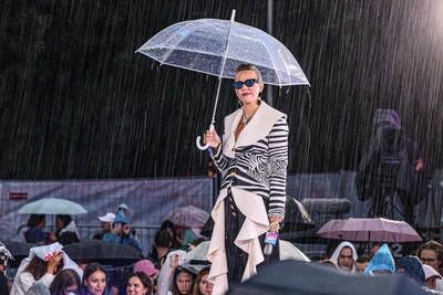 Ксения Собчак с сумкой-лапшой Moschino за 330 тысяч