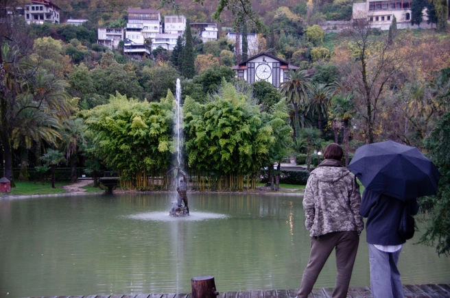 Парк в Гагре сведет с ума запахами. Тут непрерывно что-то цветет | Источник: Оксана Витяpь / SOCHI1.RU
